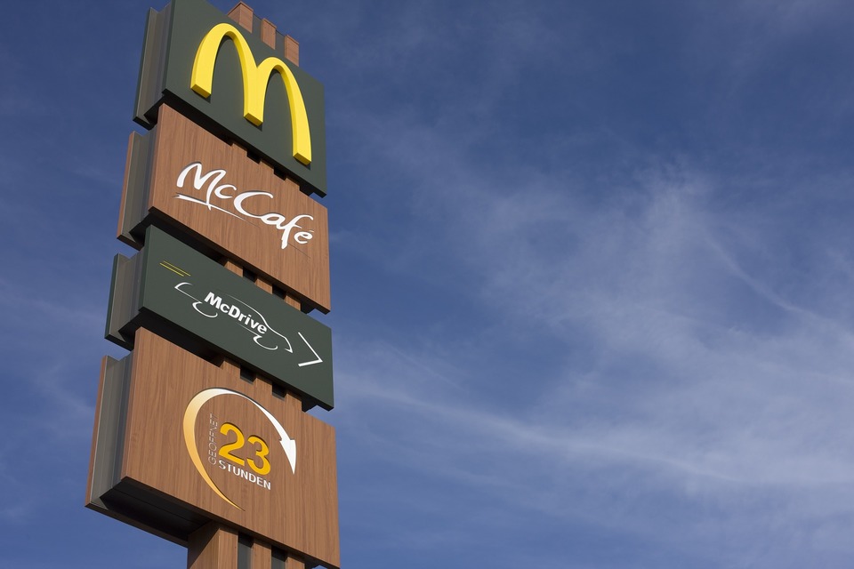 image of mcdonalds sign