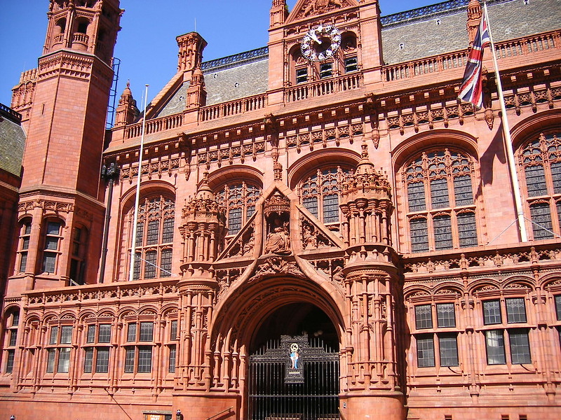 image of the exterior to a county court in the uk