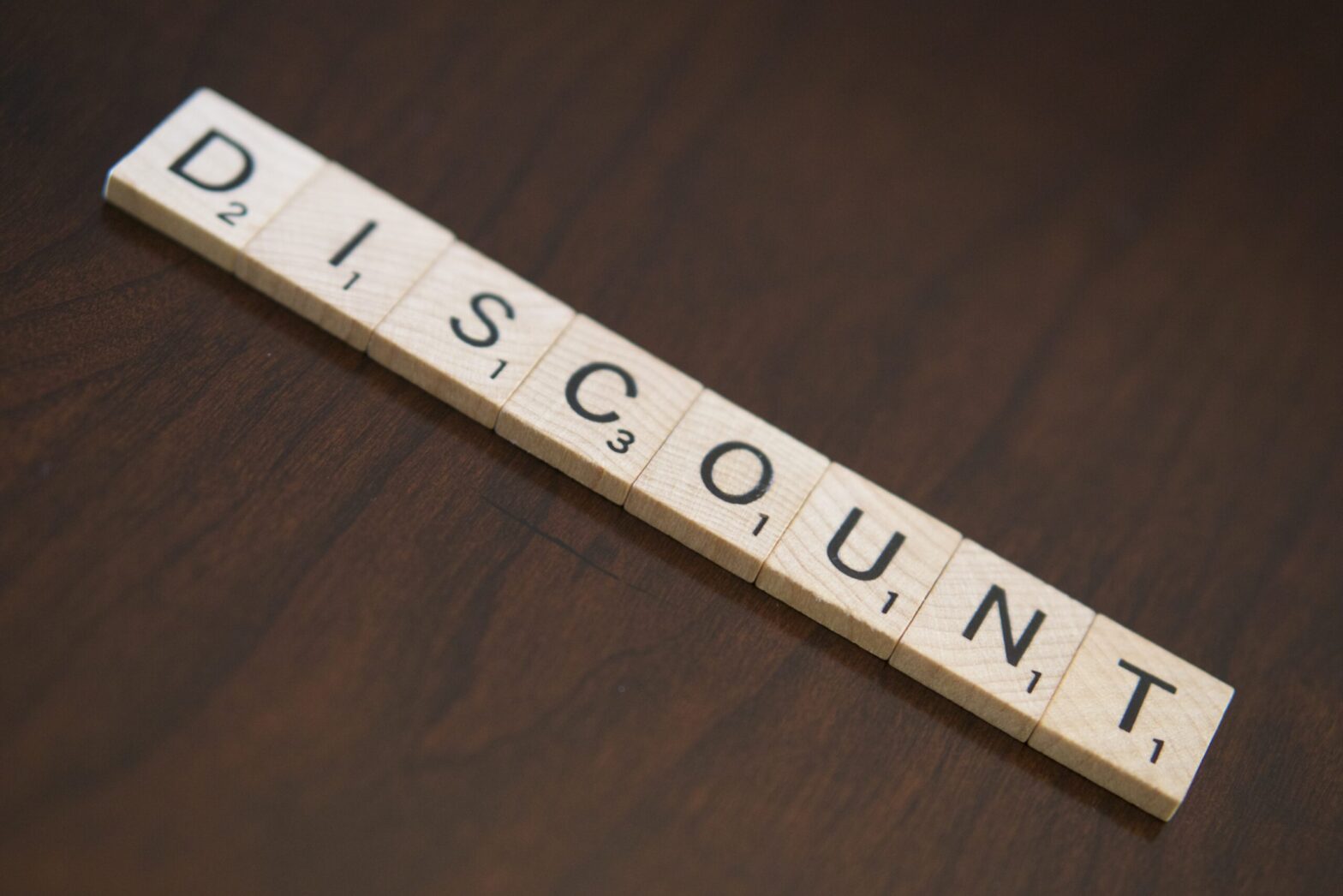 the word 'discount' spelt out from scrabble letters