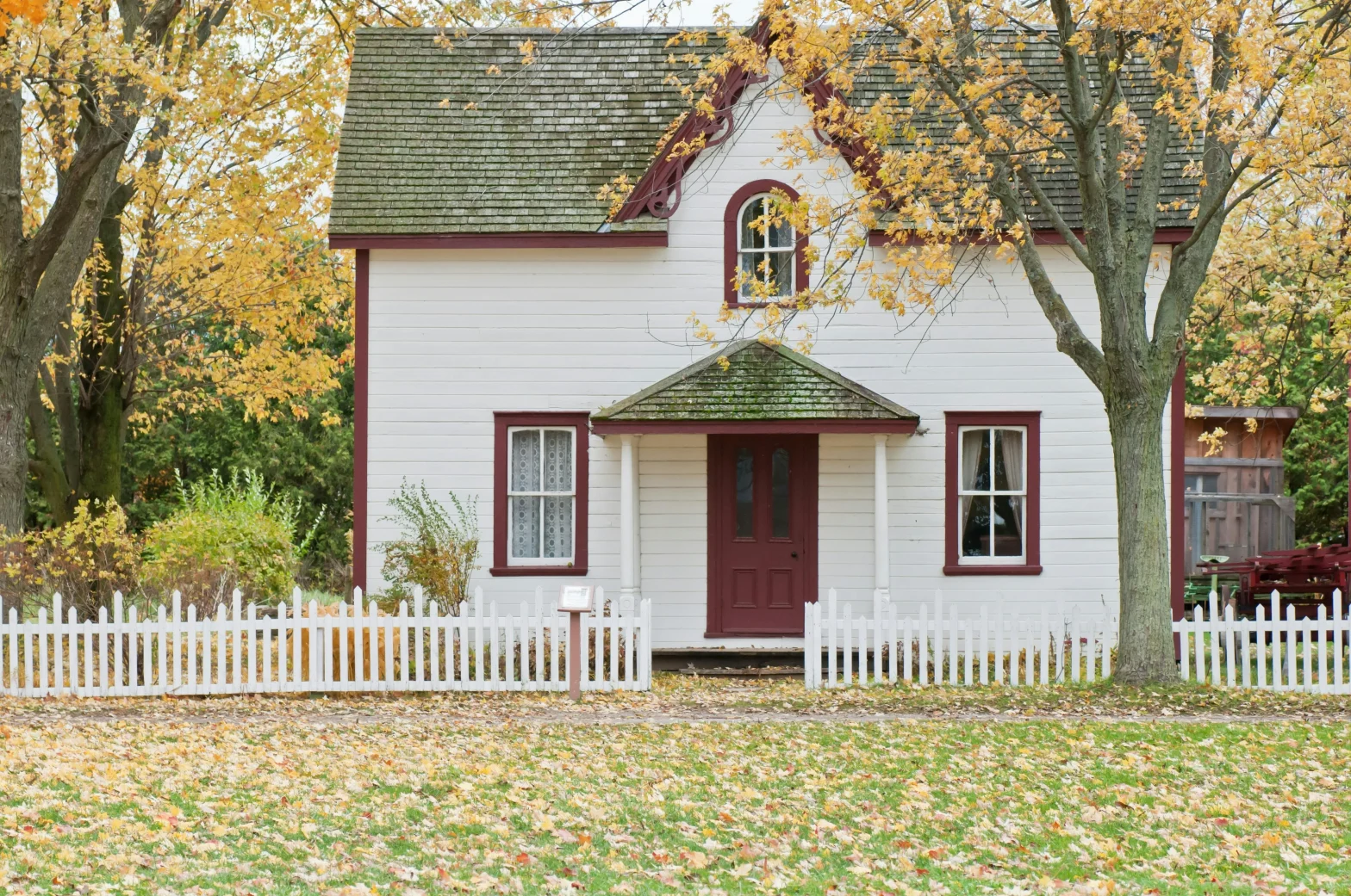 white house in countryside